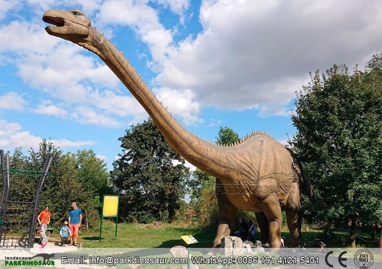 Enorme estatua de dinosaurio para dino park